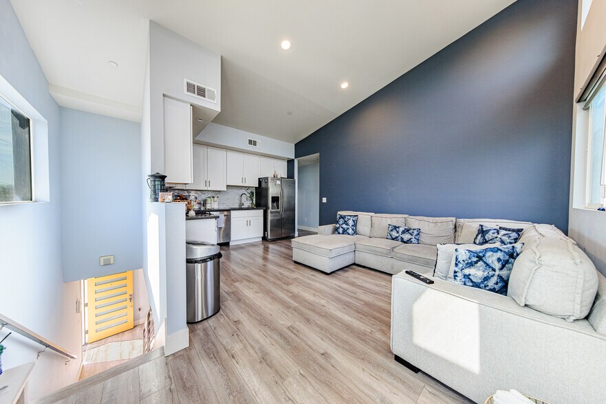 More Photos Of 5743 Case Ave, North Hollywood Apartments For Sale