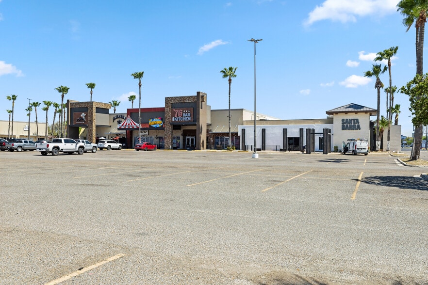 More Photos Of 400 W Nolana Ave, McAllen Storefront For Lease