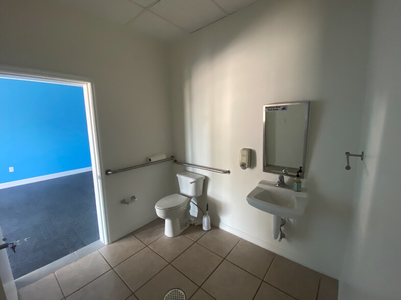 More Photos Of 1200 Deltona Blvd, Deltona General Retail For Sale