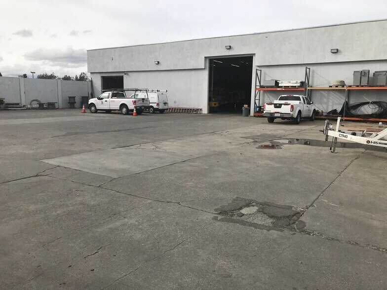 More Photos Of 2000 Walters Ct, Fairfield Warehouse For Lease