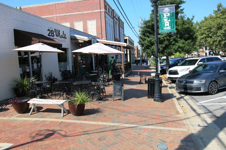 More Photos Of 92 Milton Ave, Alpharetta General Retail For Sale