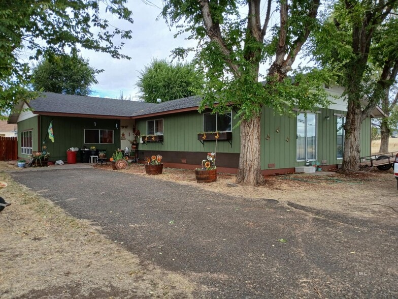 Primary Photo Of 1400 W 11th St, Alturas Specialty For Sale