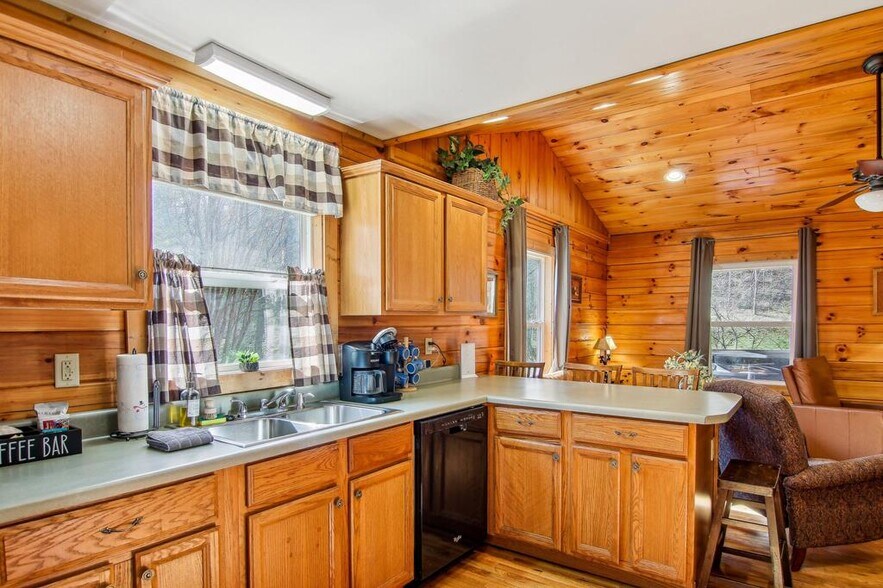 More Photos Of 33 Shepherds Creek rd, Bryson City Specialty For Sale