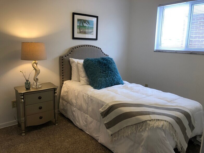 More Photos Of 735-761 Hollywood Ave, Cuyahoga Falls Apartments For Sale