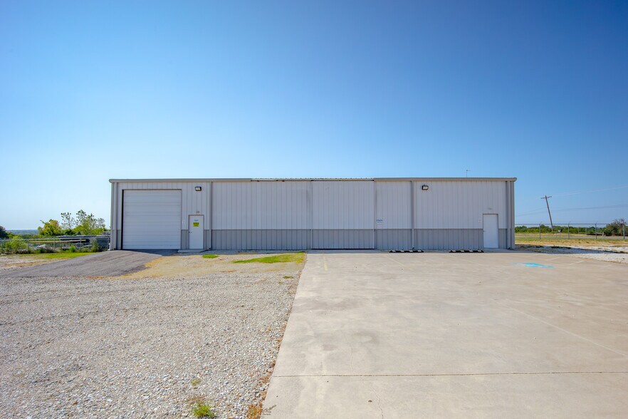 More Photos Of 7811 Kickapoo Ave, Shawnee Warehouse For Lease