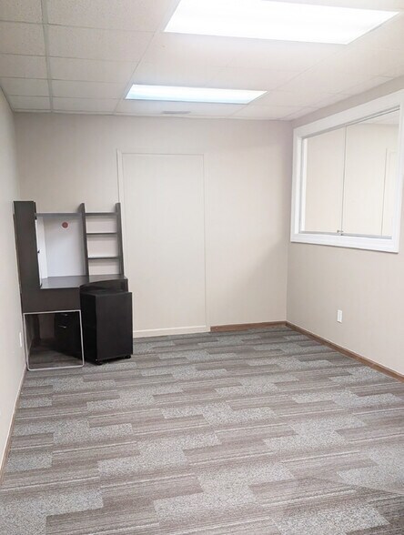 More Photos Of 30020 Schoenherr Rd, Warren Medical For Lease