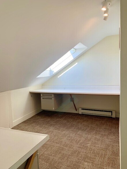 More Photos Of 162 Main St, Yarmouth Office For Lease
