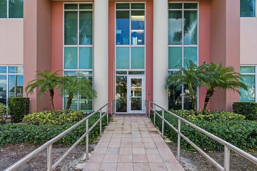 More Photos Of 8200 SW 117th Ave, Miami Medical For Lease