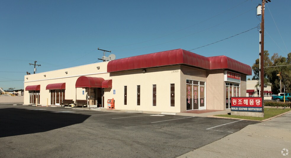 Primary Photo Of 17303 Pioneer Blvd, Artesia Restaurant For Lease