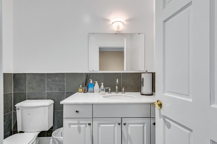 More Photos Of 15 Prince Arthur Ave, Toronto Office Residential For Lease