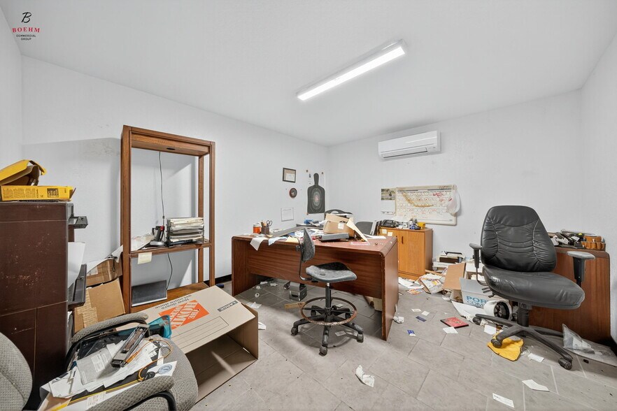 More Photos Of 833 County Road 583, La Coste Research And Development For Sale