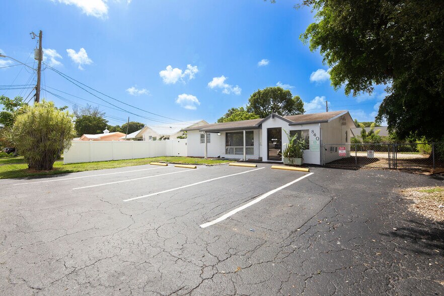 More Photos Of 840 NW 33rd St, Oakland Park Office For Sale