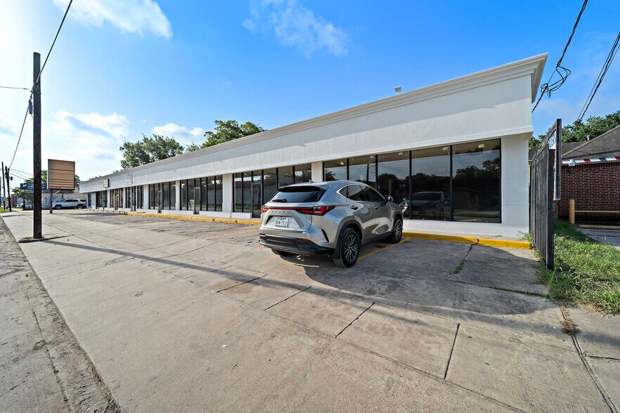 More Photos Of 6930 Lyons Ave, Houston Storefront Retail Office For Sale