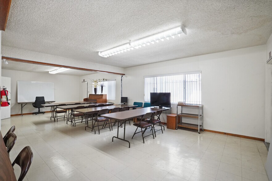 More Photos Of 317 W Palmer Ave, Glendale Religious Facility For Sale