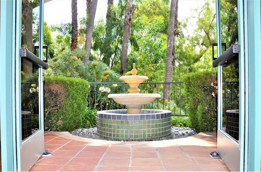 More Photos Of 550 Silver Spur Rd, Rancho Palos Verdes Office For Lease