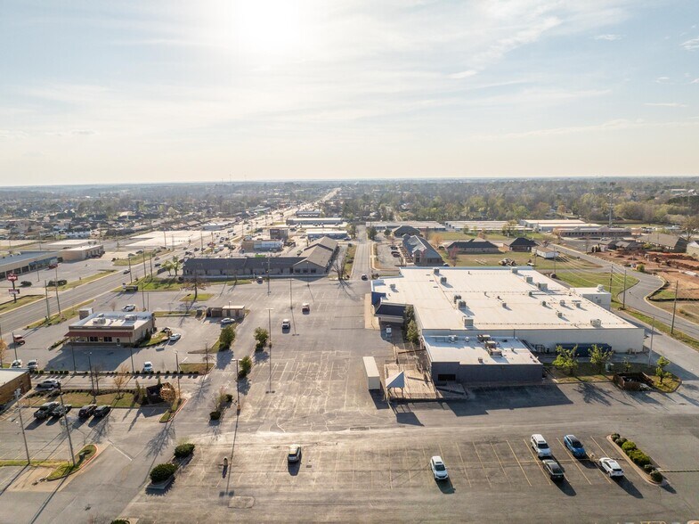 More Photos Of 2221 W Walnut St, Rogers Restaurant For Sale