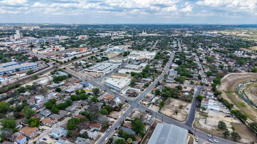 More Photos Of 130 E Zavalla, San Antonio Warehouse For Lease