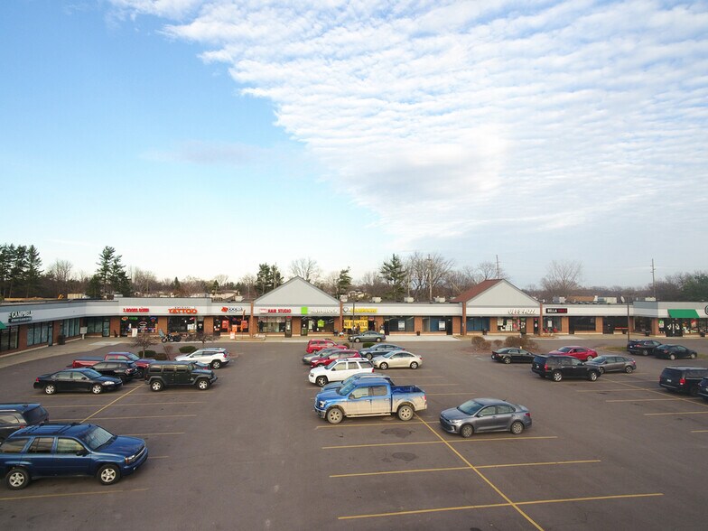 More Photos Of 5300-5360 Dixie Hwy, Waterford Freestanding For Lease