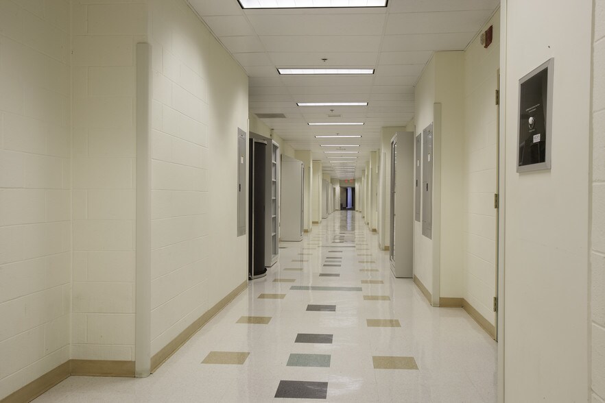 More Photos Of 1041 Route 202/206, Bridgewater Research And Development For Lease