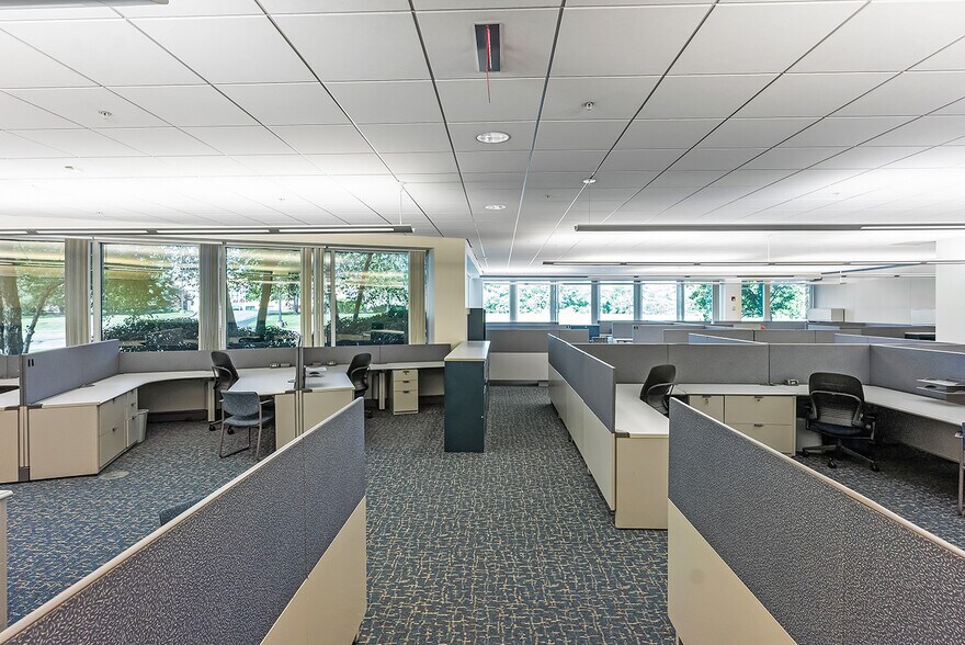 More Photos Of 75 Sam Fonzo Dr, Beverly Flex For Lease