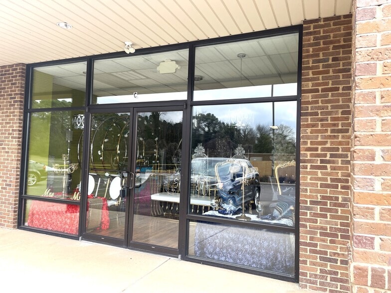 More Photos Of 2055 Blue Spring Rd, Huntsville Storefront Retail Office For Sale