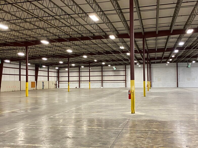 More Photos Of 27 Neil Gunn Rd, Ellisville Distribution For Lease