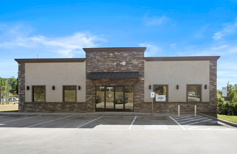 Primary Photo Of 10655 FM 1097 Rd W, Willis Medical For Sale