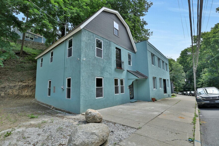 More Photos Of 68 Brook St, Croton On Hudson Showroom For Sale