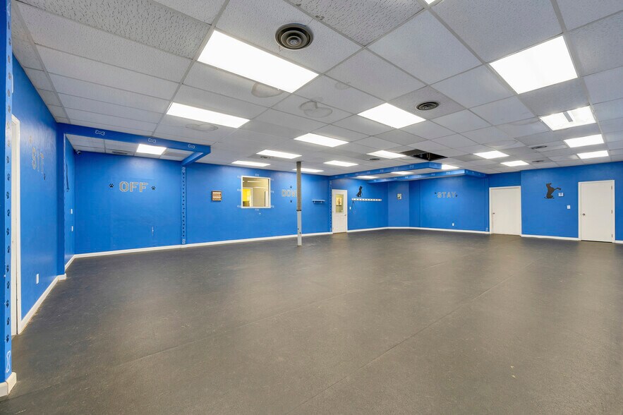 More Photos Of 1279 E Mason St, Green Bay Storefront For Sale