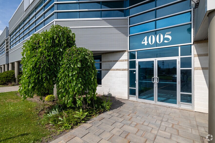 More Photos Of 4005 Boul Matte, Brossard Light Distribution For Lease