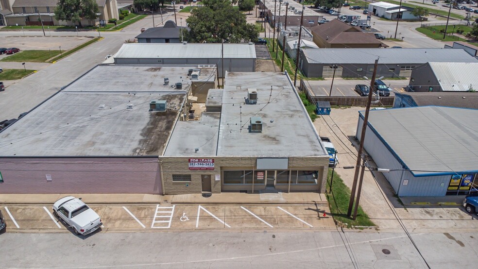 Primary Photo Of 818 Avenue B, Katy Storefront For Lease