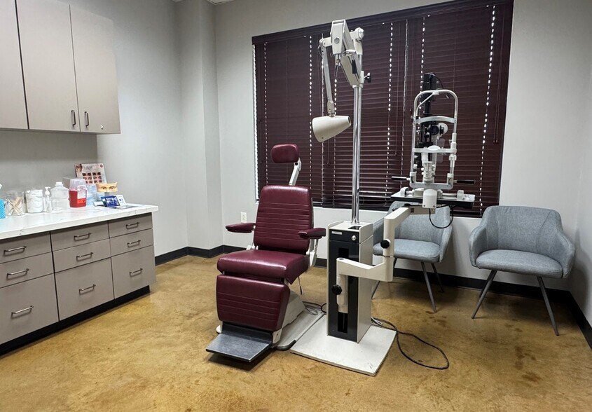 More Photos Of 2632 Broadway St, San Antonio Medical For Sale