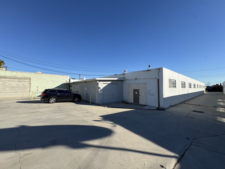 More Photos Of 3401 Winona Ave, Burbank Warehouse For Sale