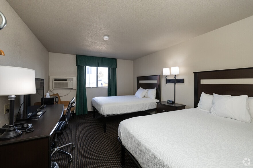 More Photos Of 1710 Jefferson St, Jefferson City Hotel For Sale