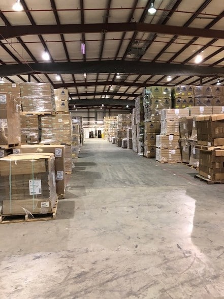 More Photos Of 911 J R Industrial Dr, Sanford Manufacturing For Lease