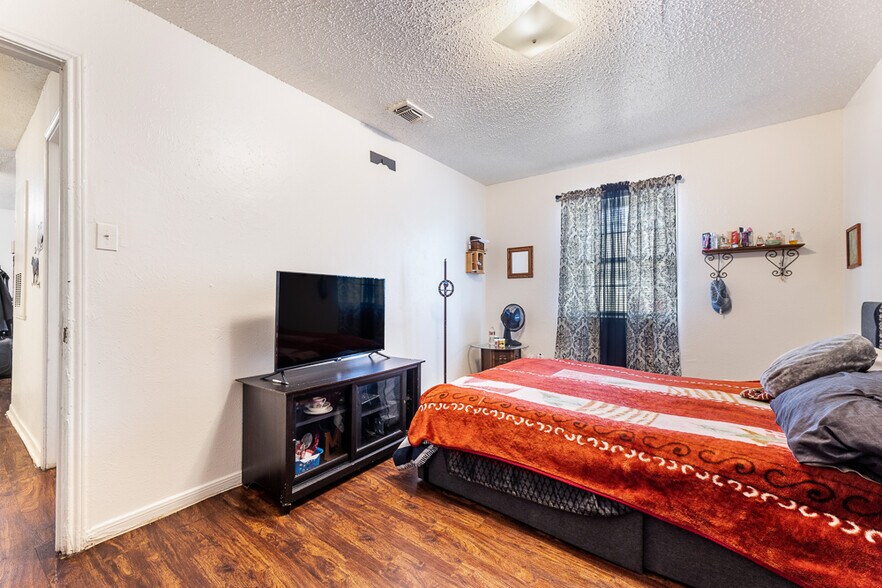 More Photos Of 2912 N Beaton St, Corsicana Apartments For Sale