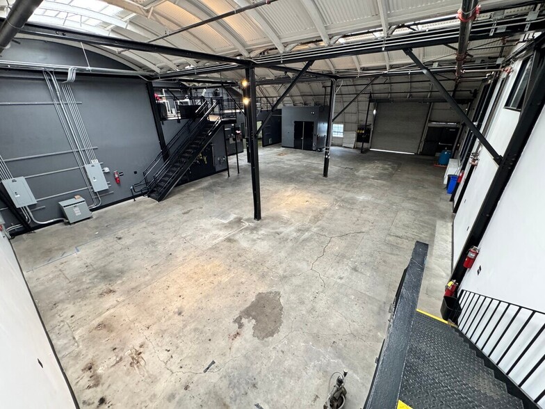 More Photos Of 800-808 E Washington Ave, Santa Ana Warehouse For Lease