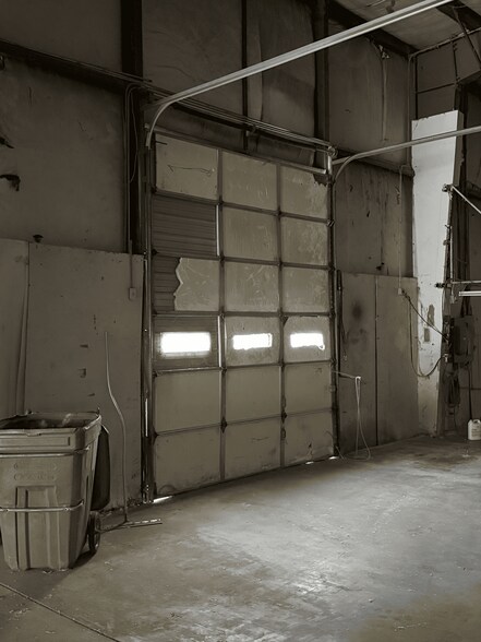 More Photos Of 601 E 9th St, Joplin Industrial For Sale