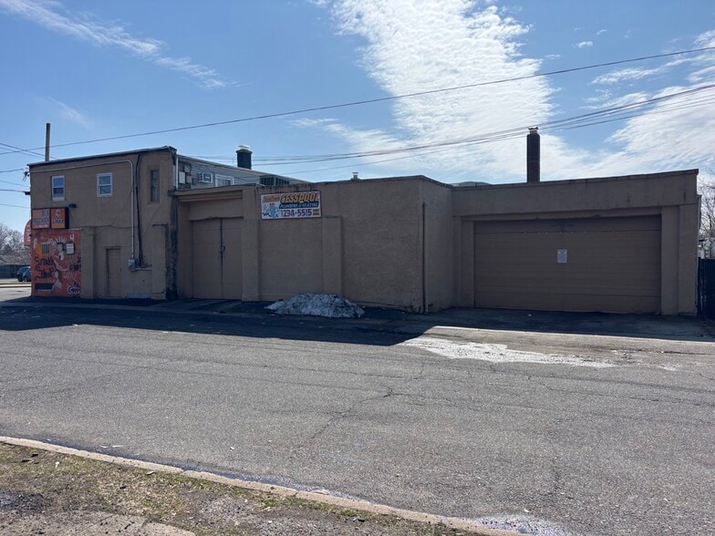 More Photos Of 125 Carleton Ave, Central Islip Freestanding For Sale