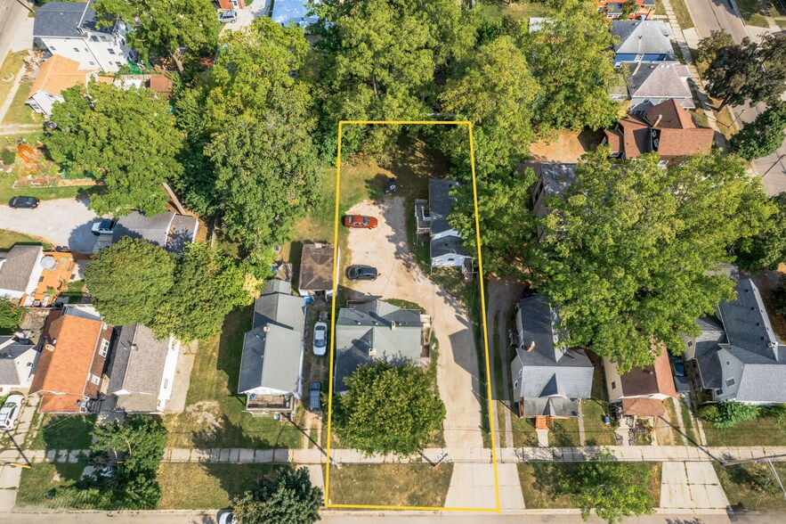 More Photos Of 1216 N Chestnut St, Lansing Apartments For Sale