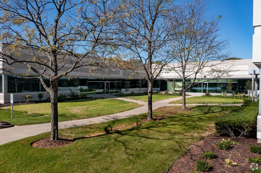 More Photos Of 2400 Ogden Ave, Lisle Office For Lease