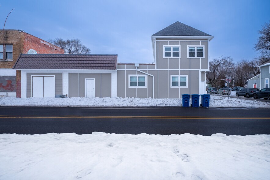 More Photos Of 2305 E Michigan St, Indianapolis Flex For Sale