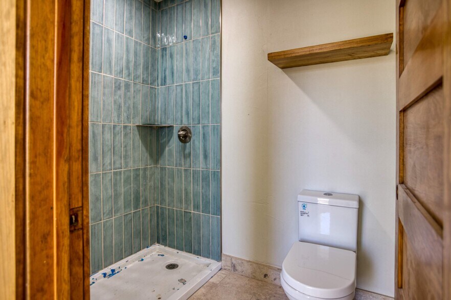More Photos Of 615 W Avenue A, Port Aransas Apartments For Sale