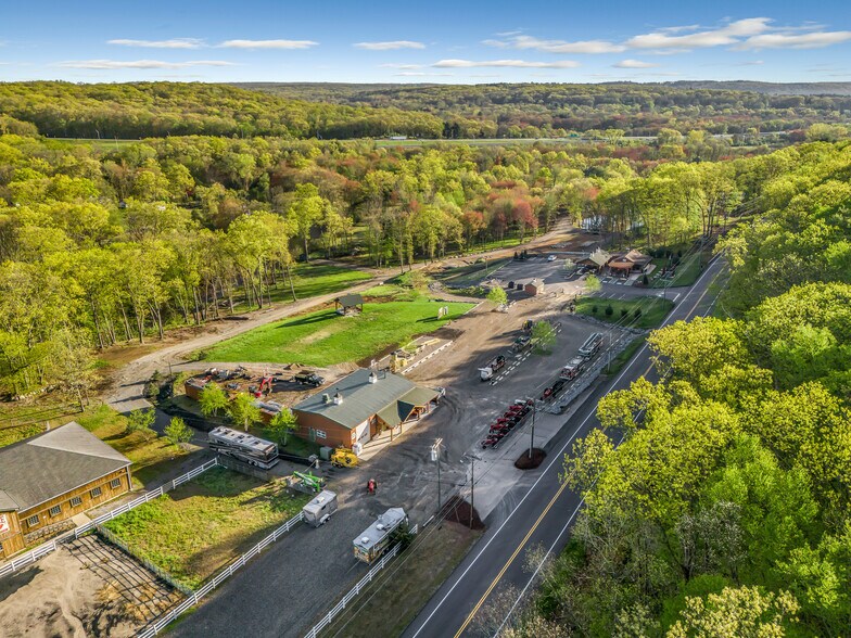 More Photos Of 94 E Route 66, Columbia Restaurant For Sale