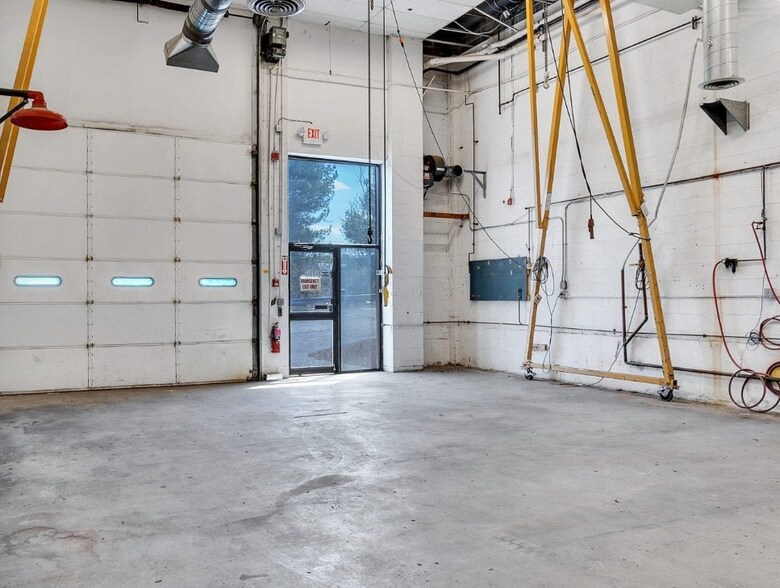 More Photos Of 200 Turnpike Rd, Chelmsford Flex For Sale