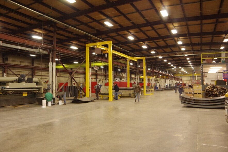 More Photos Of 100 Center St, Galesburg Manufacturing For Lease