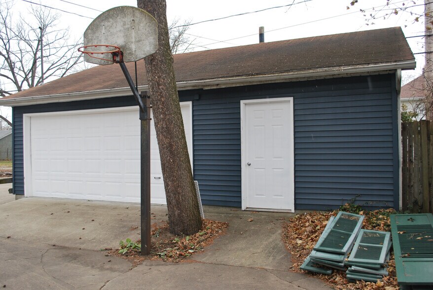 More Photos Of 935 S Ironwood Dr, South Bend Office For Sale