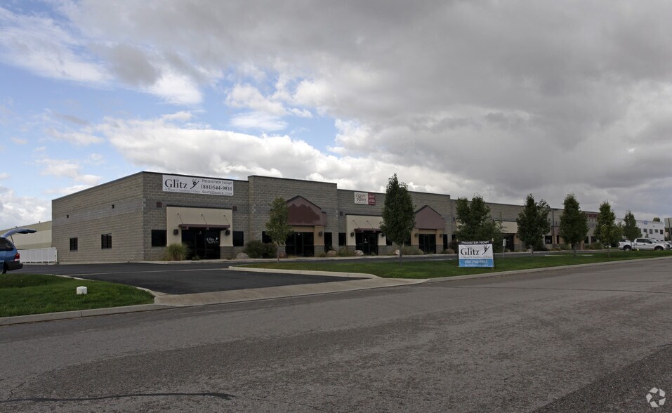 More Photos Of 657 N Kays Dr, Kaysville Light Distribution For Lease
