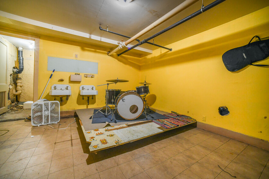 More Photos Of 105 S Main St, Ishpeming Restaurant For Sale