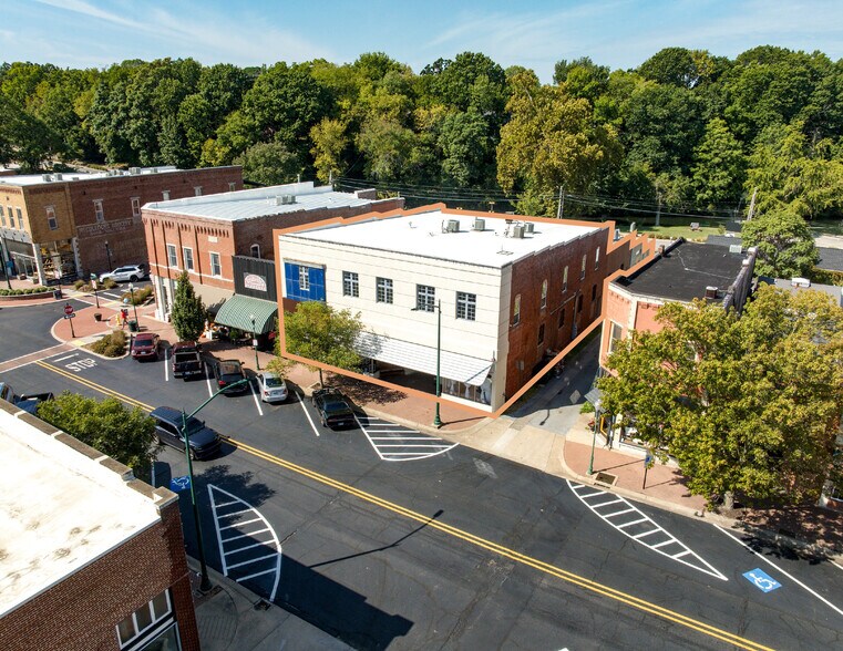 Primary Photo Of 116 S Broadway St, Siloam Springs Storefront Retail Residential For Lease